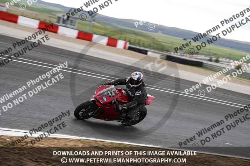 cadwell no limits trackday;cadwell park;cadwell park photographs;cadwell trackday photographs;enduro digital images;event digital images;eventdigitalimages;navarra;no limits trackdays;peter wileman photography;racing digital images;trackday digital images;trackday photos